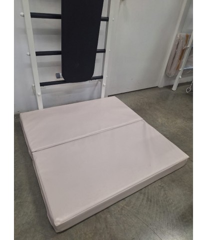 Мат гимнастический 1*1*0,1 м в 2 сложения